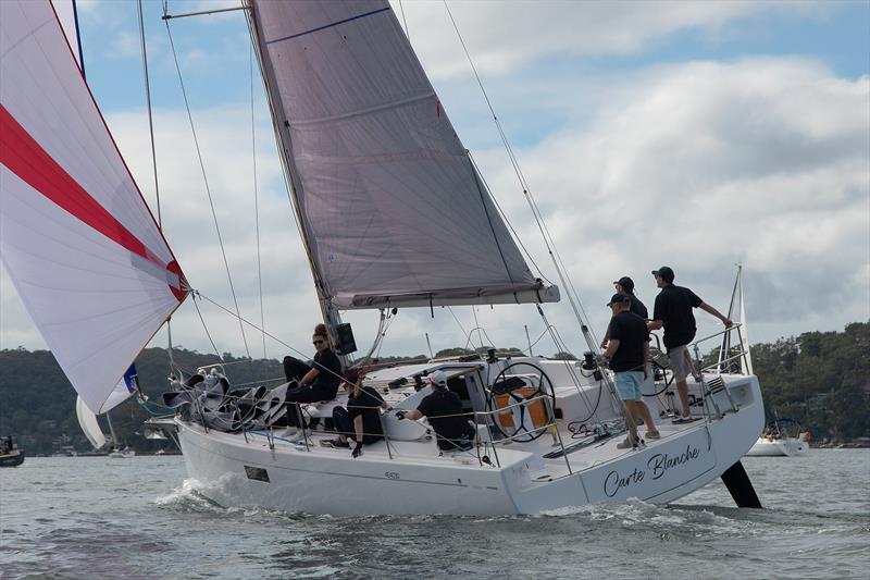 Carte Blanche taps into one of the stronger squirts soon after the start - photo © John Curnow