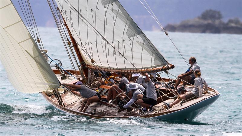 Rawhiti (1905 Logan) - heading up the windward leg A Class - Mahurangi Regatta - January 29, 2022 - photo © Richard Gladwell - Sail-World.com/nz