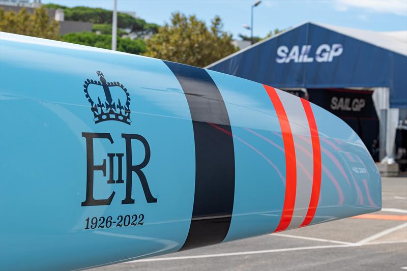 A tribute to HM Queen Elizabeth II on the hull of the Great Britain SailGP Team F50 catamaran - photo © Ricardo Pinto for SailGP