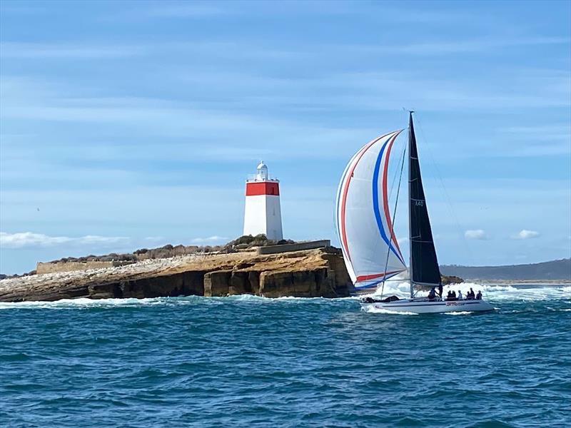 Kites up for Team Intrigue off Iron Pot for the final leg home - photo © David Calvert