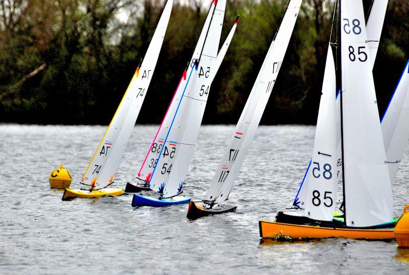 David Cole gets the best start - Marblehead GAMES 4 event and Mermaid Trophy at Guildford (Abbey Meads) photo copyright Roger Stollery taken at Guildford Model Yacht Club and featuring the Marblehead class