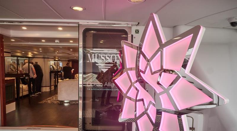 Musson Jewellers' showcase on The Star  - photo © Peter Collie