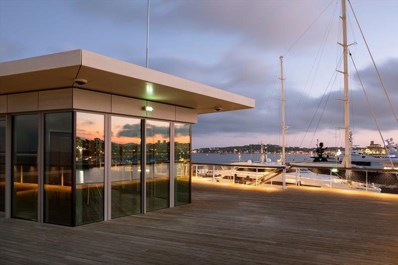 Quai des Milliardaires –  ‘Billionaires' Quay' - photo © Kebony
