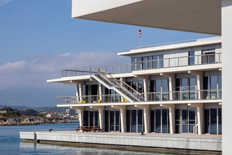 Quai des Milliardaires –  ‘Billionaires' Quay' - photo © Kebony