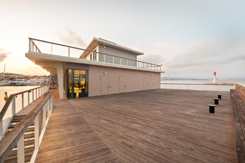 Quai des Milliardaires –  ‘Billionaires' Quay' - photo © Kebony