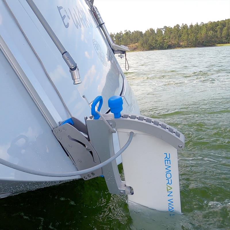 EasyLift attach the lifting rod - photo © Advance Yacht Systems