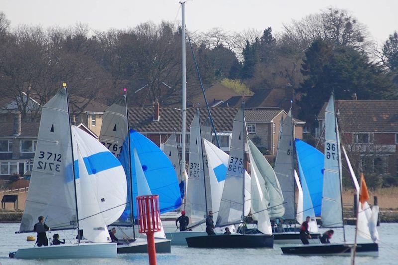 A running start during the Hamble Warming Pan - photo © Dougal Henshall