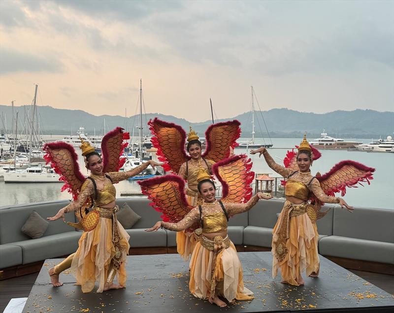 Traditional Thai dance performance - photo © AIMEX