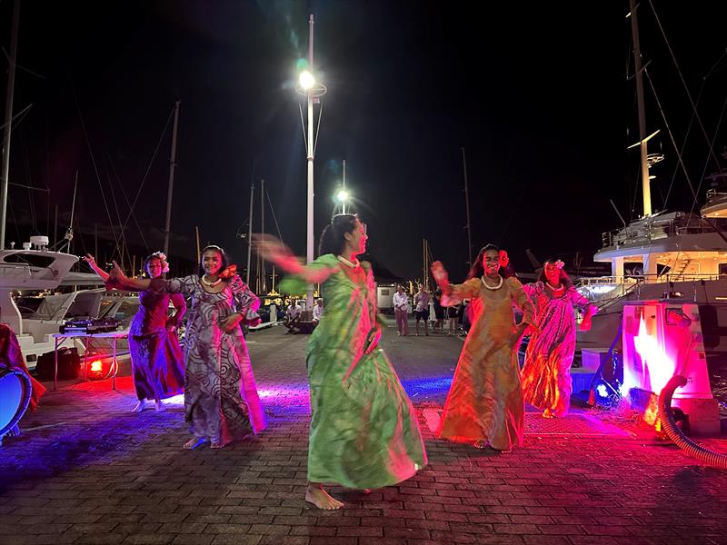 Traditional Tahitian Dancers performance Tahiti Tourisme - photo © AIMEX