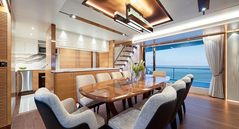 Tri-Deck Horizon FD92, Crowned Eagle dining area - photo © Chang Celeste