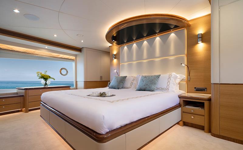 Tri-Deck Horizon FD92, Crowned Eagle Master Stateroom - photo © Chang Celeste