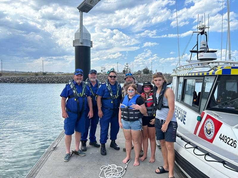 Marine Rescue Shellharbour 30 assisted a family off Bass Point after their boat suffered engine failure off Bass Point on Nov 26 - photo © Marine Rescue NSW