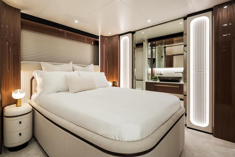Horizon FD100 Hull 15 Stbd. VIP Stateroom - photo © Horizon Yachts 