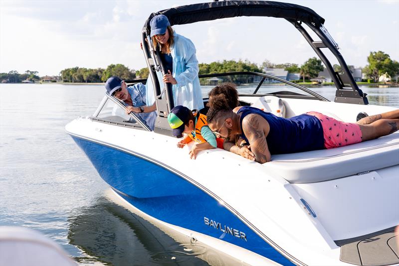 Bayliner V22 - photo © Bayliner Boats