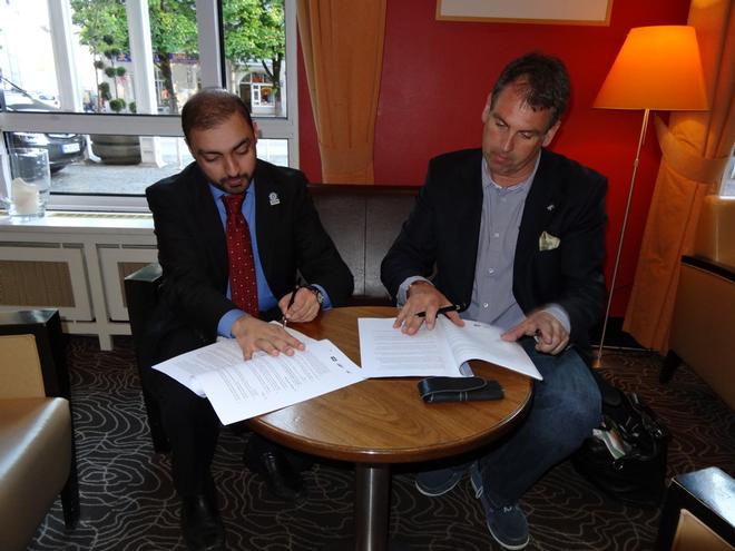 Dr. Khalid Al Zahed, WPPA Vice President and Robert Stark, Marinepool President and CEO, sign the three year agreement at Marinepool’s headquarters in Munich © Karien Jonckheere