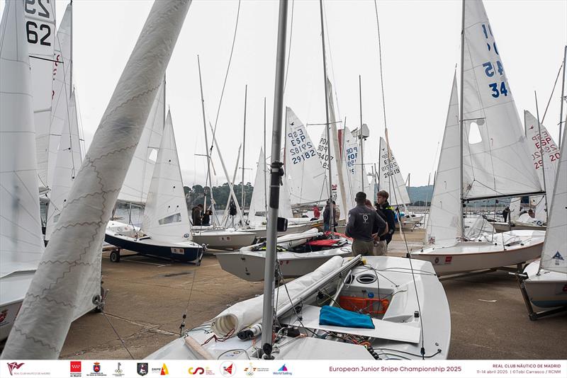 2025 European Youth Snipe Championship day 1 photo copyright Tobi Carrasco / RCNM taken at Real Club Náutico de Madrid and featuring the Snipe class